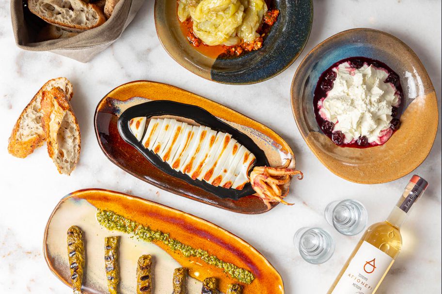 Маленькие чудеса: современное греческое мезе шагает к тарелке