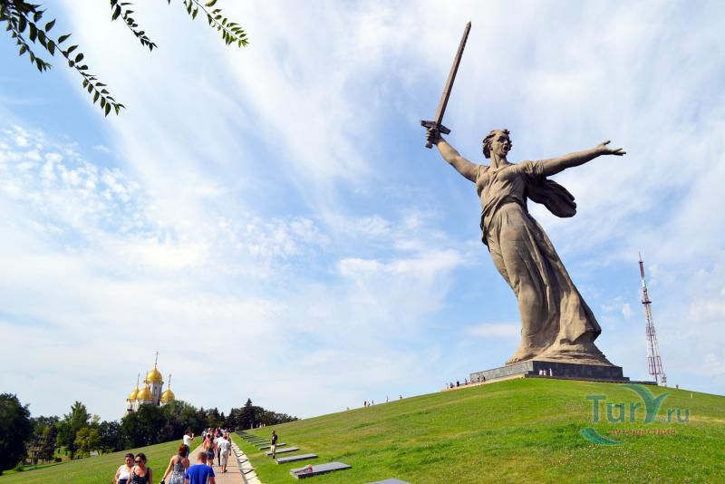 Скульптура Родина-мать зовёт