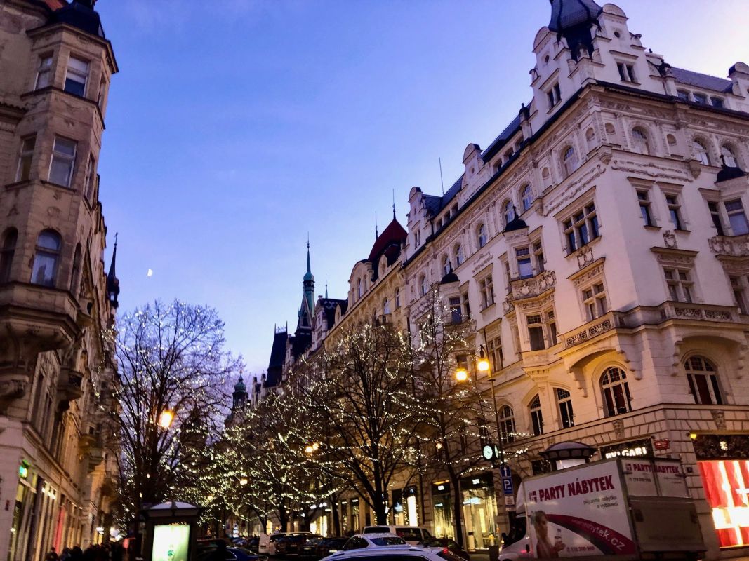 Парижская улица - парижская витрина Праги фото