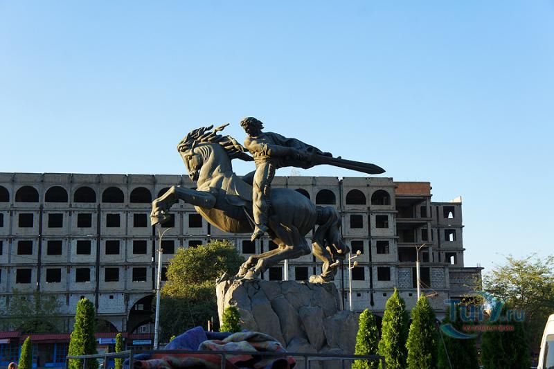 Памятник Давиду Сасунскому