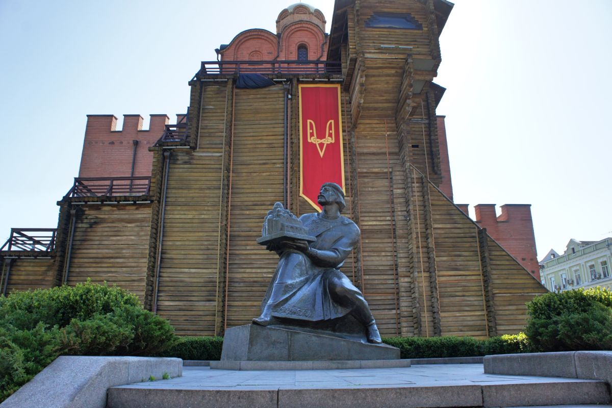 Памятник Ярославу Мудрому