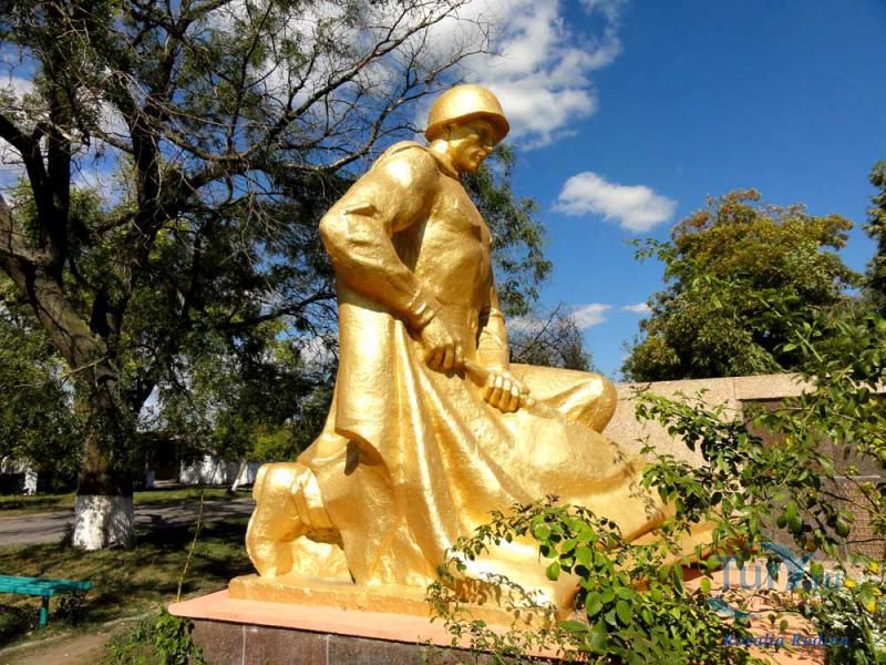 Мемориальный комплекс «Павшим в Отечественной войне» в Шевченково