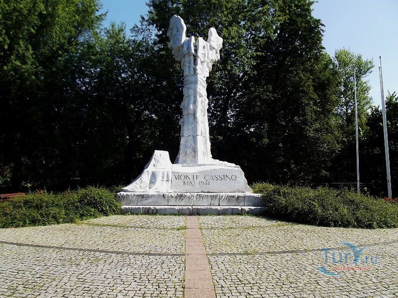 Памятник в честь битвы при Монте-Кассино