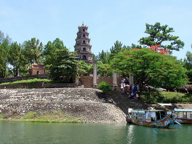 Пагода Тьен му в Хюэ