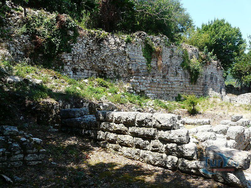 Архаичные стены