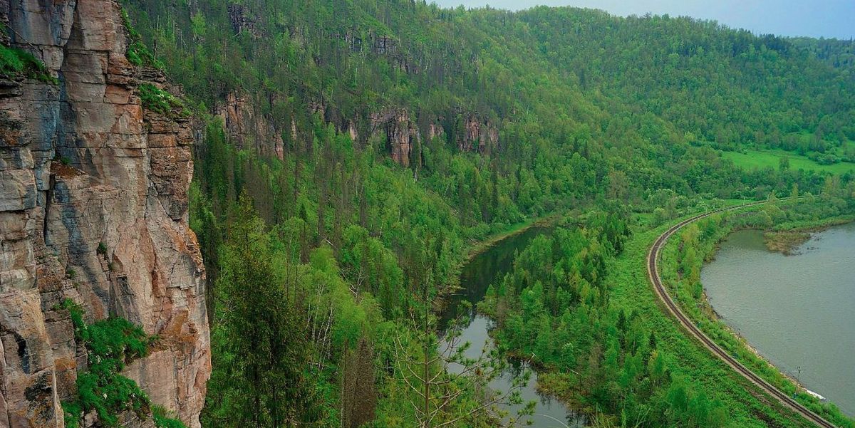 Розовая скала