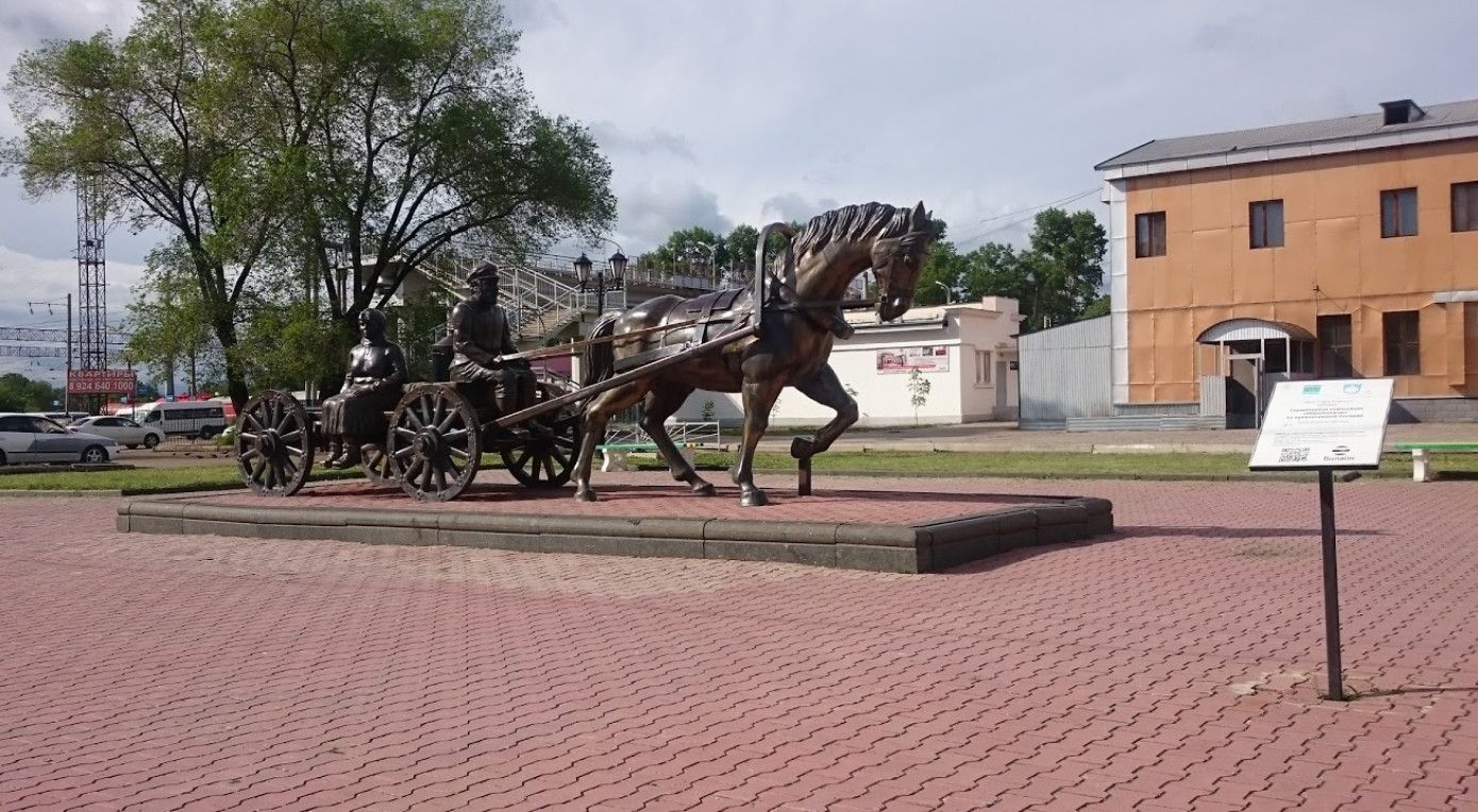 Памятник первым переселенцам в Биробиджане