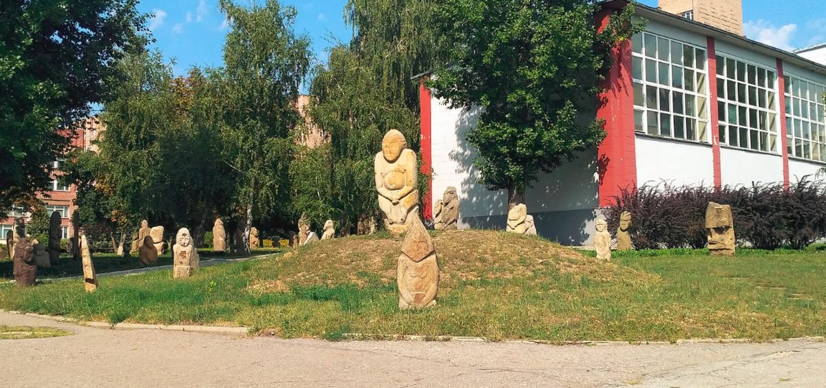 Парк-музей половецких каменных баб в Луганске