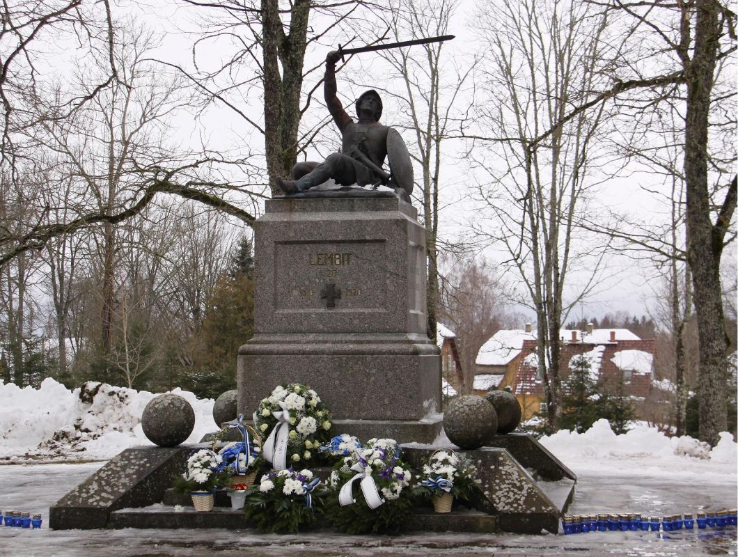 Памятник погибшим в войне за независимость «Лембиту» в Сууре-Яани
