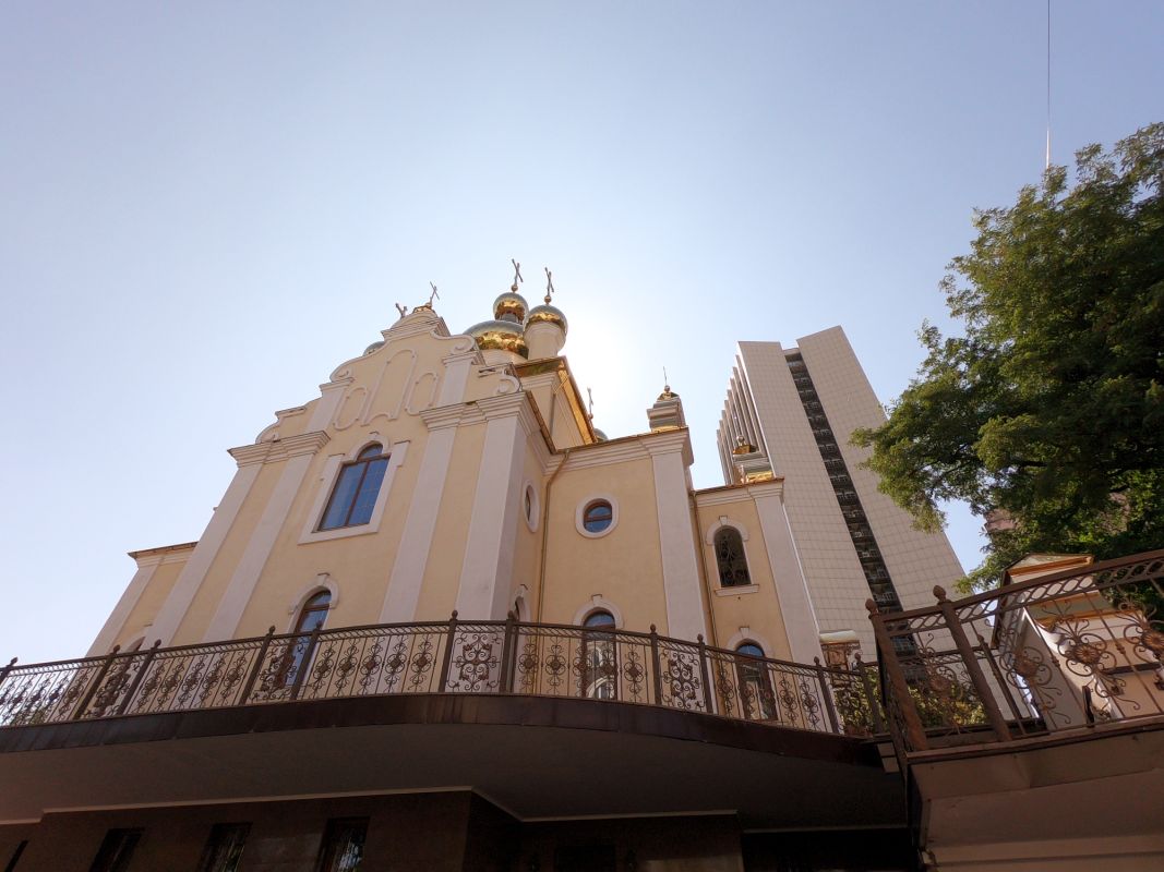 Храм святителя Феодосия Черниговского (Львовская площадь)