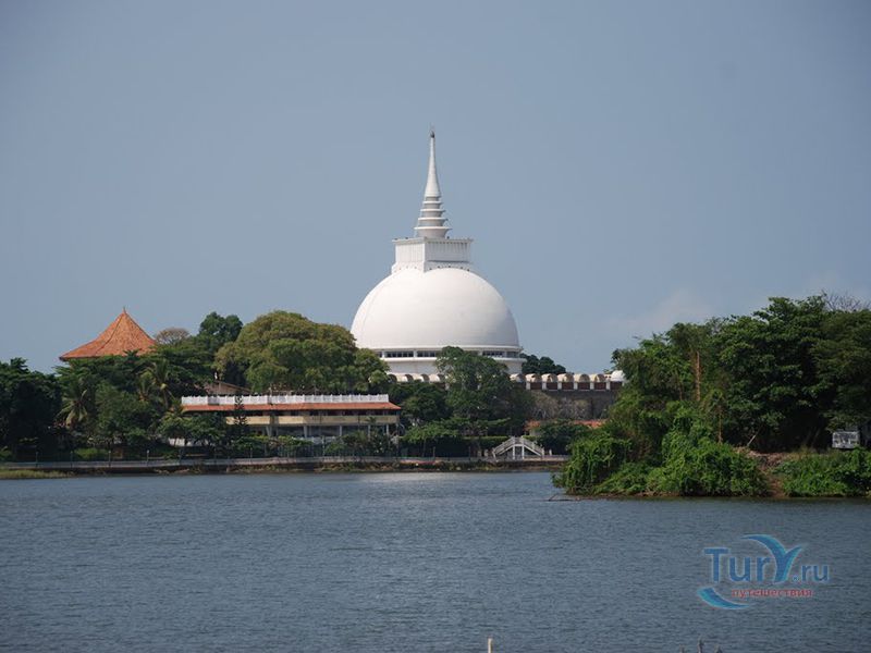 Калутара Бодхия (Гангатилака Вихара)
