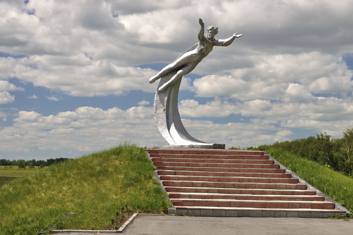Памятник Валентине Терешковой в Баевском районе