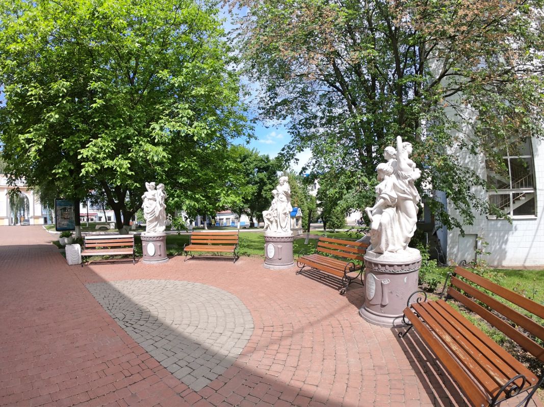 Аллея Муз