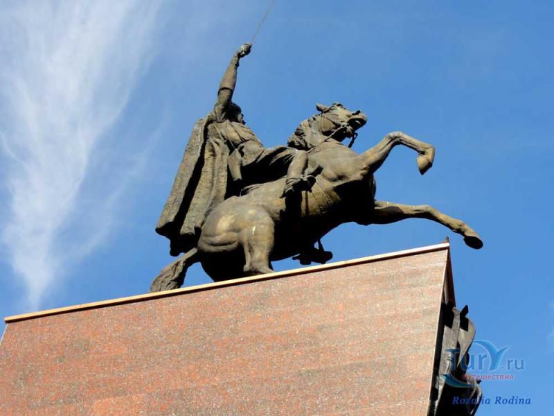 Памятник Чапаеву в Чебоксарах