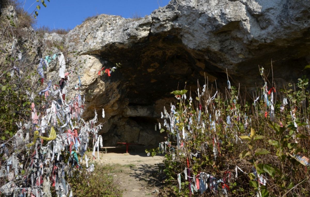 Пещера-святилище Кырк-Азиз в Литвиненково