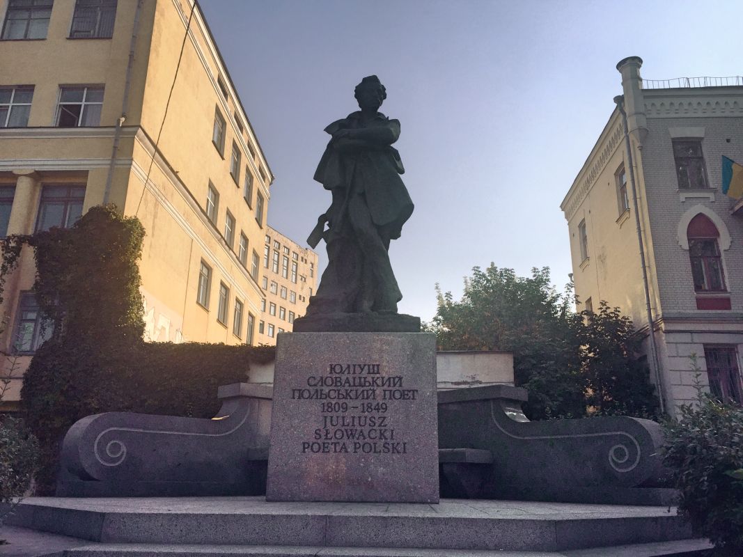 Памятник Юлиушу Словацкому