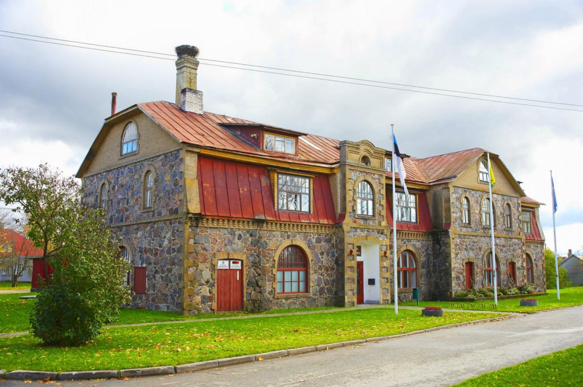 Бутовые здания центра поселка Лаэквере